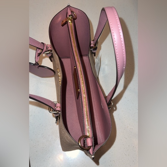 Mollie Tote 25 💖 in signature canvas with heart charm - Picture 7 of 9